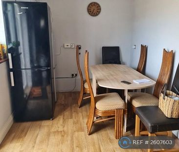 1 bedroom in a house share to rent - Photo 2