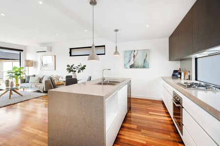 Contemporary boutique living by the bay! - Photo 5