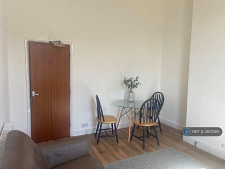 3 bedroom flat to rent - Photo 2
