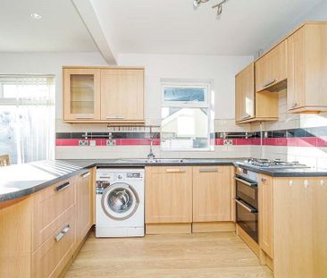 3 bedroom semi-detached house to rent - Photo 5