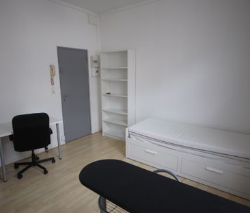 Á LOUER Studio MEUBLÉ de 18 m², Rue Adolphe, Lille Vauban réf 710-1R - Photo 1