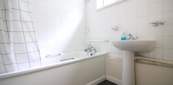 Wellington Road North, Hounslow - Photo 2