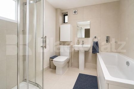Large Three Bedroom Maisonette with Garden Near Mile End Station - Photo 4