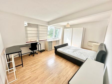 1 bedroom in a flat share to rent - Photo 5