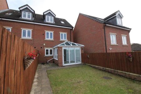 3 bedroom townhouse to rent - Photo 2