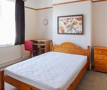 3 bedroom terraced house to rent - Photo 6