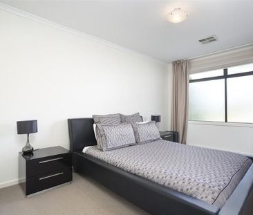 Fully Furnished Modern 3-Bedroom Townhouse in Convenient Mitchell P... - Photo 5
