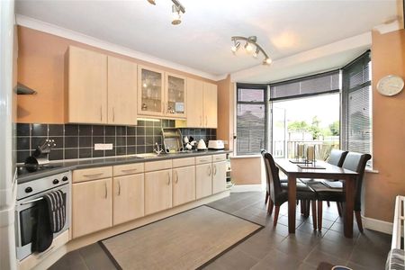 Shortwood Avenue, Staines-upon-Thames, Surrey, TW18 4JN - Photo 5