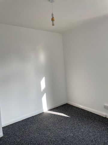 2 Bed Terraced House, Cambria Street, L6 - Photo 2