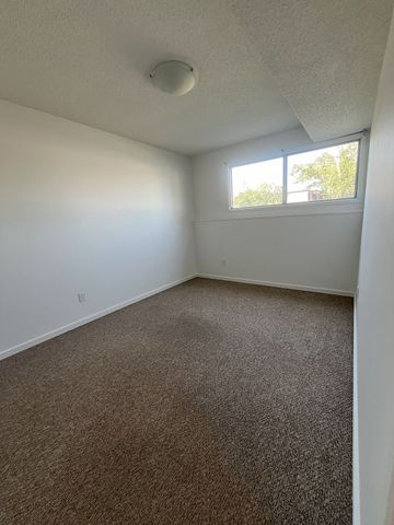 420 Sabrina Road Southwest, Calgary - Photo 5