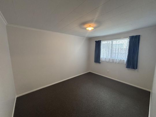 Lovely 2 bed home close to town and hospital - Photo 1