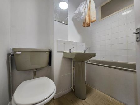 Guide Price £1,650 pcm - Available 12/06/2025 - Part Furnished - Photo 4