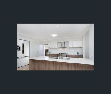 Low Set Home With Private Driveway Entrance. - Photo 5