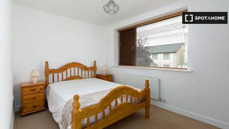 Rooms for rent in a 3-bedroom apartment in Lucan, Dublin - Photo 5