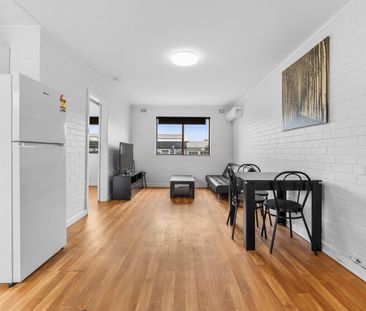 Furnished Comfort Near UWA - Photo 3