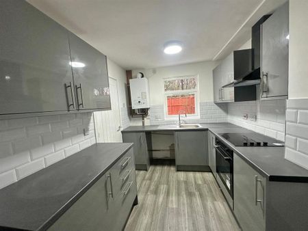 3 bedroom end of terrace house to rent - Photo 4