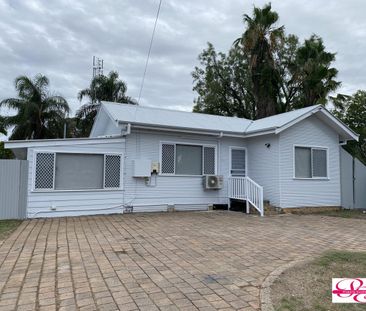 SPACIOUS RENOVATED LIVING - Photo 5