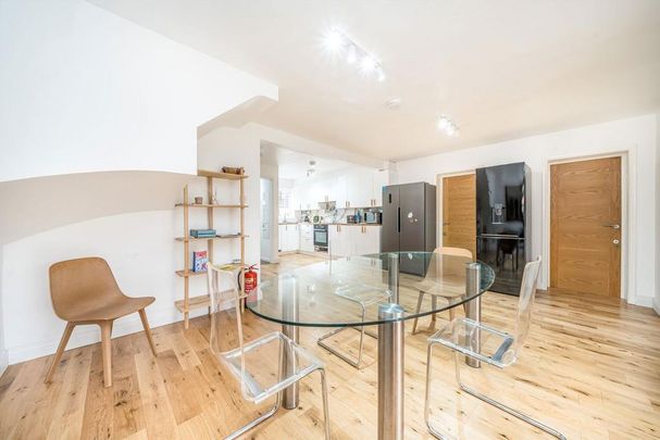 5 bedroom detached house to rent - Photo 1