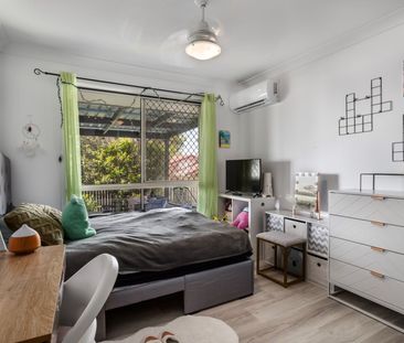 Beautifully Renovated 4-Bedroom Family Oasis in Peaceful Cul-de-Sac - Photo 3