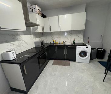 Room in a Shared House, Strode Road, N17 - Photo 4