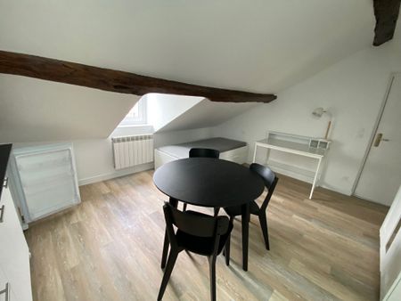 STUDIO MEUBLE DE 26.60 M2 AU SOL - Photo 3