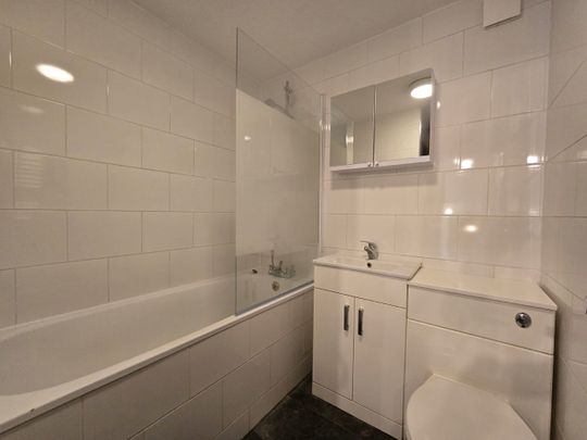 3 Bed Flat, Kempe House, SE1 - Photo 1