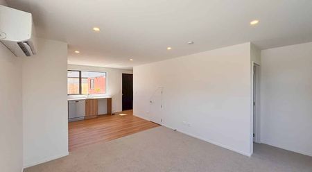 Sleek Two Bedroom Townhouse! - Photo 3