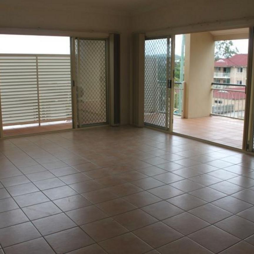 SPACIOUS UNIT - PERFECT LOCATION - Photo 1