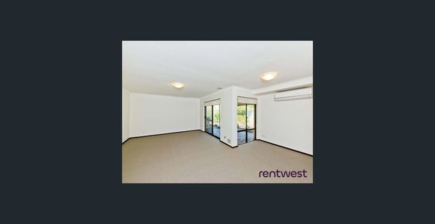 HOMELY CHARACTER VILLA IN ALFRED COVE - Photo 1