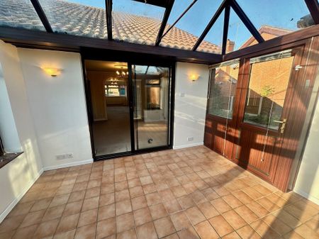 Millhams Drive, Bournemouth - Photo 2