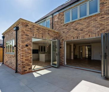 5 bed detached house to rent in Kingscote Road, Dorridge, B93 - Photo 3