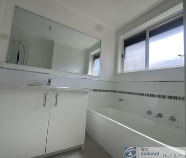 61 Gleneagles Drive, Endeavour Hills - Photo 1