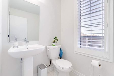 For Lease - 239 Harding Park, Newmarket, Ontario - Photo 5