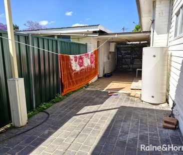 6 Johns Avenue, Macquarie Fields, NSW 2564 - Photo 4