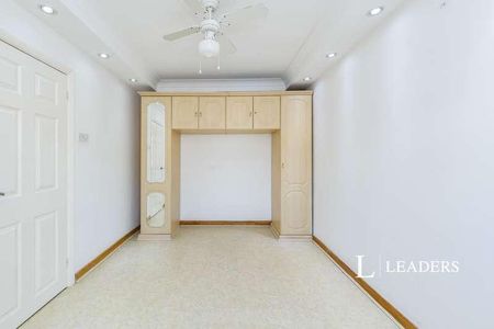 Milton Road, CR3 - Photo 2