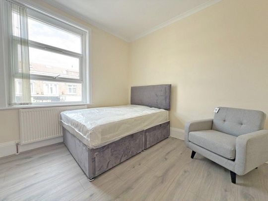 1 bedroom in a flat share to rent - Photo 1