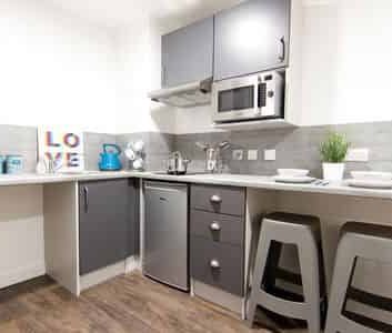 Classic - 2 Bed Flat - Photo 6