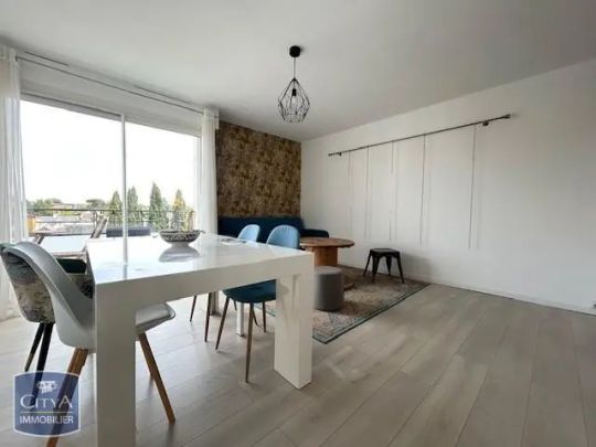 Appartement à louer 4 pièces 76.05m² - Photo 1