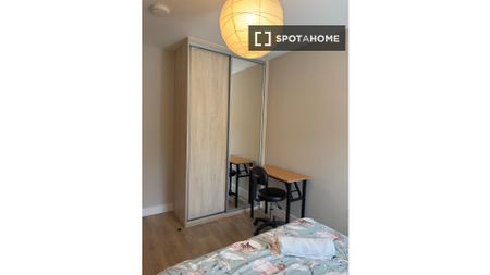 Double room in a two bedroom house for single person for ren - Photo 3