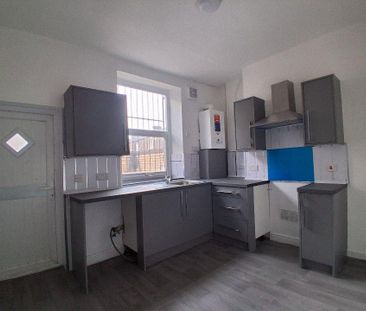 2 bedroom terraced house to rent - Photo 4