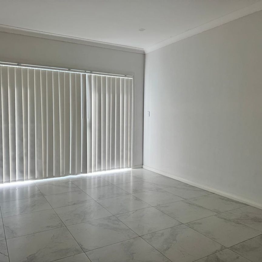 BRAND NEW 3 BEDROOM GRANNY FLAT - Photo 1