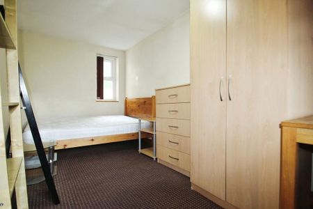 5 bedroom semi-detached house to rent - Photo 3