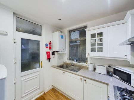 4 bedroom house of multiple occupation to rent - Photo 5