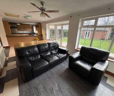 Somerset Way, Iver, SL0 - Photo 1