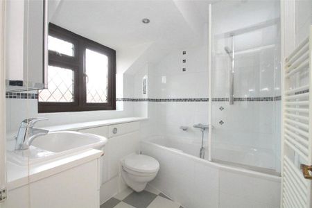 4 bedroom detached house to rent - Photo 2