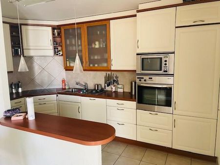 Appartement de 3.5 pièces avec une terrasse et une vue - Photo 3