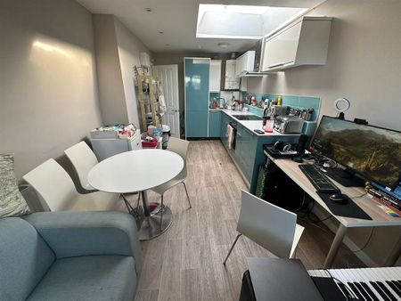 2 bedroom flat to rent - Photo 3