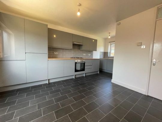 3 bedroom end of terrace house to rent - Photo 1