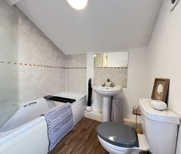 4 bedroom terraced house to rent - Photo 6