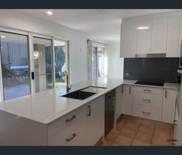 12 Seville Circuit, Burleigh Waters, Qld 4220 - Photo 6